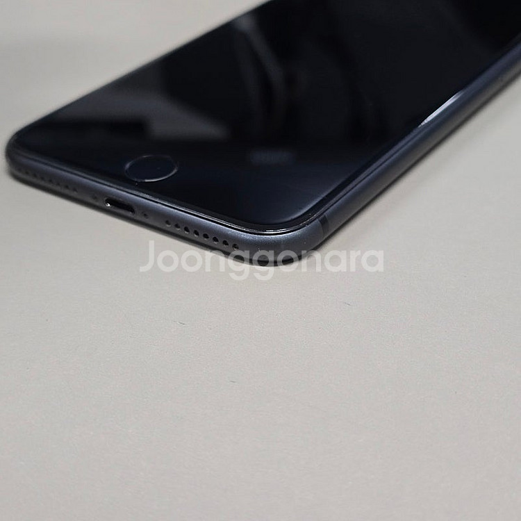 아이폰 8플러스 블랙 64기가 미파손 기능정상 상태좋은폰 14만에판매합니다--6